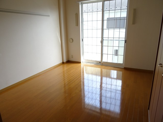 エバーパティオＨＡの居間・リビング|きれいな室内です