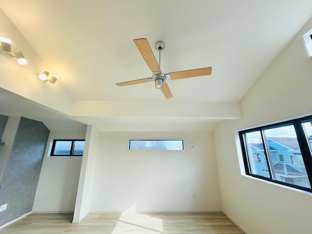 茅ヶ崎市平和町　新築戸建　1号棟の駐車場|2025.11.28撮影◇