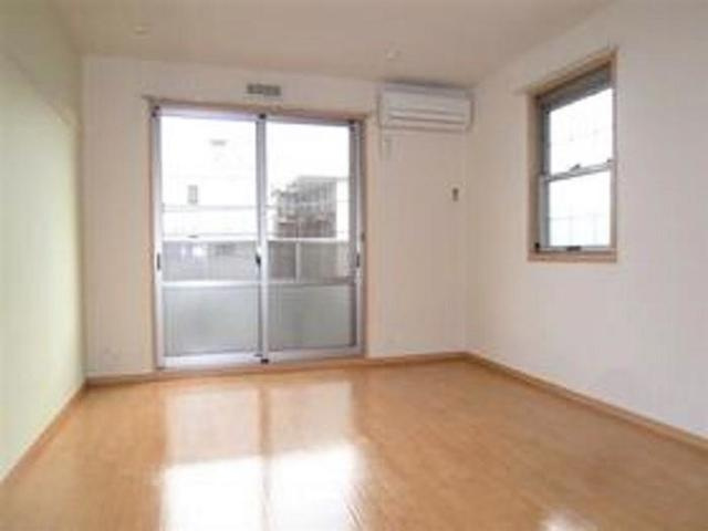 アパートメントK-Iの居間・リビング|エアコン