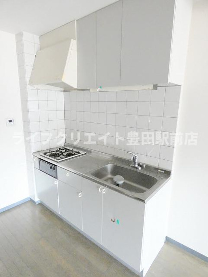 【キッチン】 | ラ・テラス・トリコロール | ※修繕前写真です。