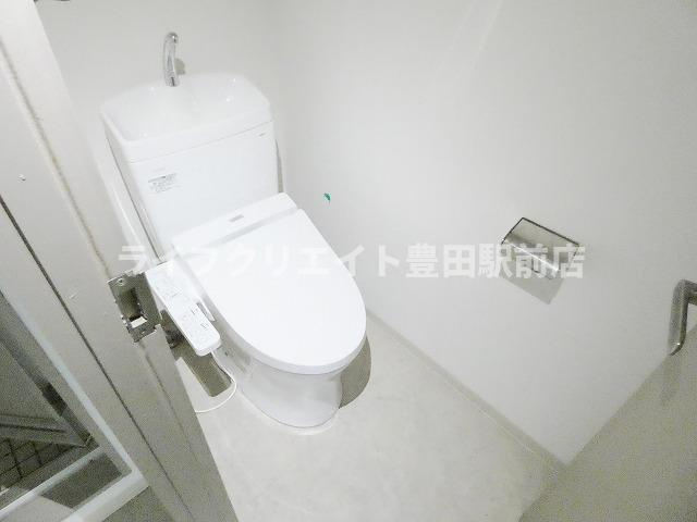 【トイレ】 | ラ・テラス・トリコロール | ※修繕前写真です。