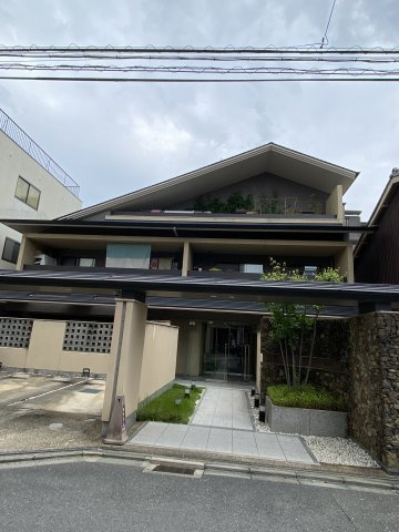 リソシエラグジェ御所西の外観