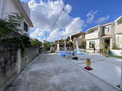 【前面道路含む現地写真】 | 南風原町津嘉山Ⅱ（全2棟）B号棟 | ※南西側公道3.9m♪