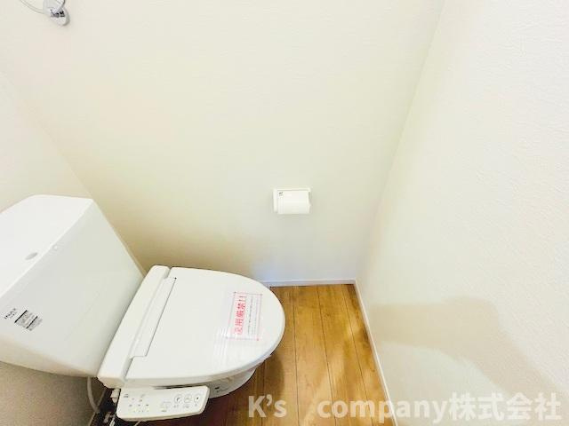 茅ヶ崎市平和町　新築戸建　2号棟のトイレ|白を基調とした清潔感のあるトイレ◇