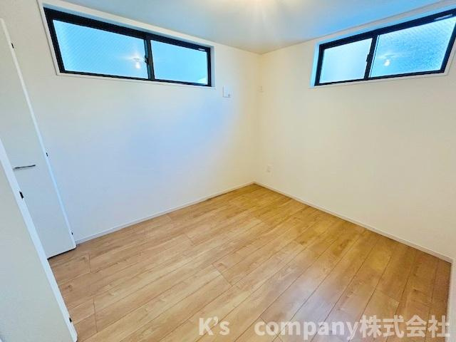 茅ヶ崎市平和町　新築戸建　2号棟の子供部屋|納戸5.2帖◇窓がある明るいお部屋で居室としても十分お使いいただけます☆