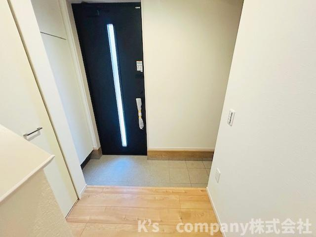 茅ヶ崎市平和町　新築戸建　2号棟の玄関|玄関周辺スペース◇