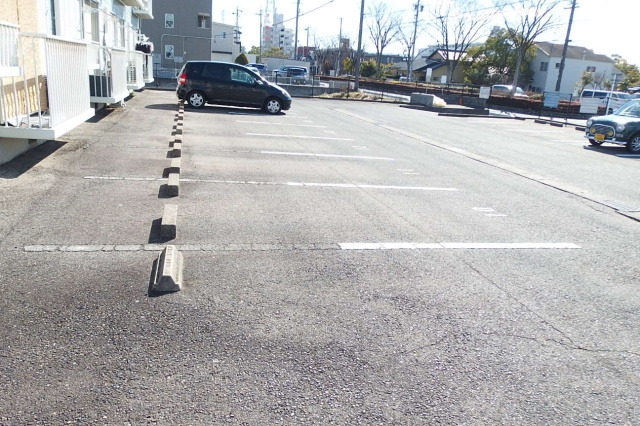 ドミールタカＡの駐車場