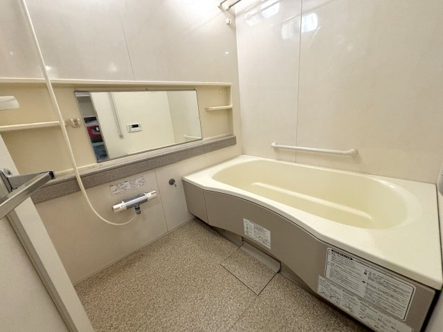 1418サイズのユニットバス　浴室暖房乾燥機もございます。