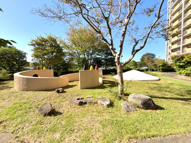 お子様が遊べるスペースがうれしい　中庭です。