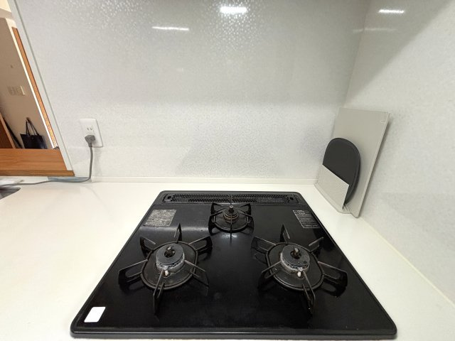 機能的にレイアウトされているキッチンエリア。家事動線も短いので効率の良い作業ができます。