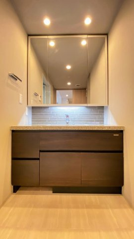 ディアエスタミオ西岡本の独立洗面台|独立洗面台