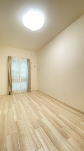 ディアエスタミオ西岡本の寝室|洋室