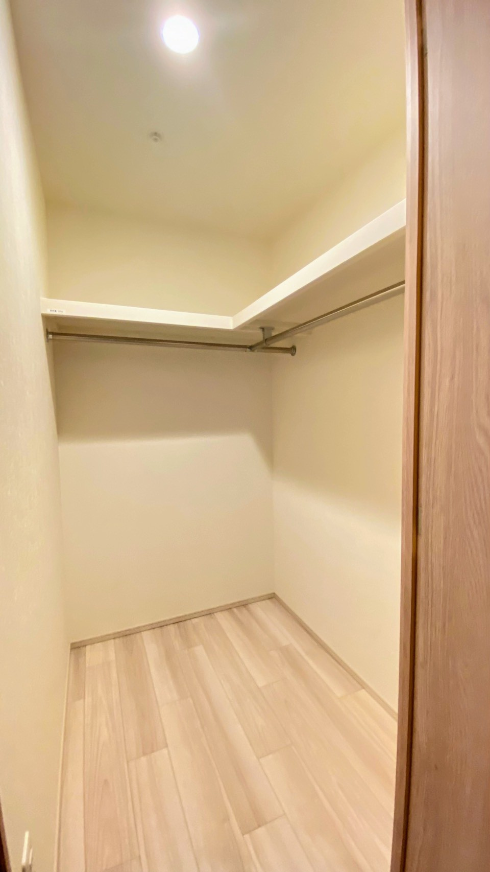 ディアエスタミオ西岡本の収納|ウォークインクローゼット付き