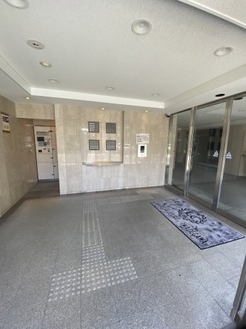 ローレルコート今出川のエントランス