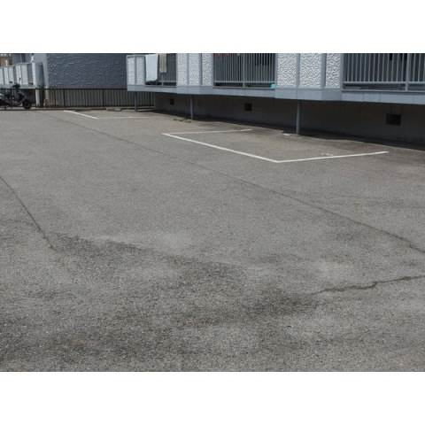 グレース２１の駐車場