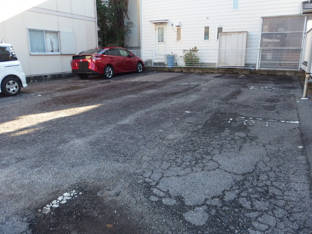 ハイツ平地の駐車場