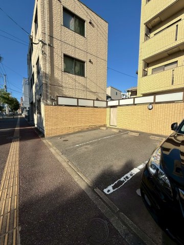 ロマネスク大濠アネックスの駐車場