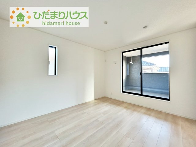 【寝室】 | 常総市豊岡町第3　新築戸建 | 広めの主寝室は、ベッドの他にもパソコンデスクやドレッサーなども置けちゃいます(*^-^*)
