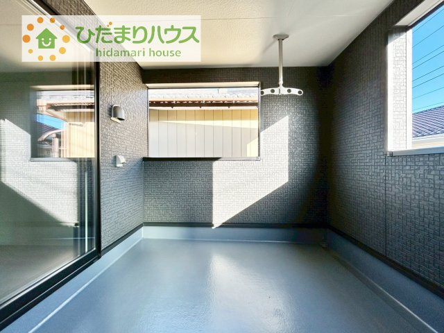 【バルコニー】 | 常総市豊岡町第3　新築戸建 | 広々としたバルコニーは、大量の洗濯物を干しても余裕！お布団だって、家族全員分をいっきに干せますね(^O^)