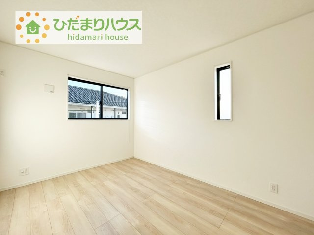 【洋室】 | 常総市豊岡町第3　新築戸建 | 窓が多く、明るい空間を演出してくれます(*^^*)