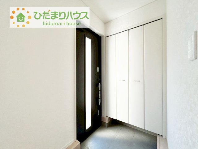 【玄関】 | 常総市豊岡町第3　新築戸建 | 丁度良い靴箱のサイズ♪これだけあれば家族全員の靴がしまえてスッキリ(^O^)