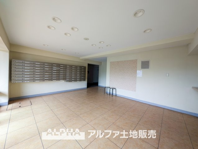 ハイツ昭島のエントランス|【full space】
◆気軽に人を招ける◆ゆったりとした住空間に手のぬくもりを感じれるような温かい住まい。そんな環境で暮らしていくうちに僕たちも変わって行く。