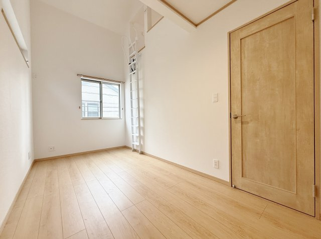 練馬区大泉学園町5丁目の洋室|2階6.0帖洋室にはロフトスペース付きです