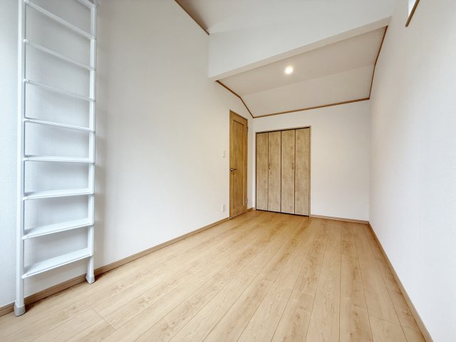 練馬区大泉学園町5丁目の洋室|2階6.0帖洋室にはロフトスペース付きです