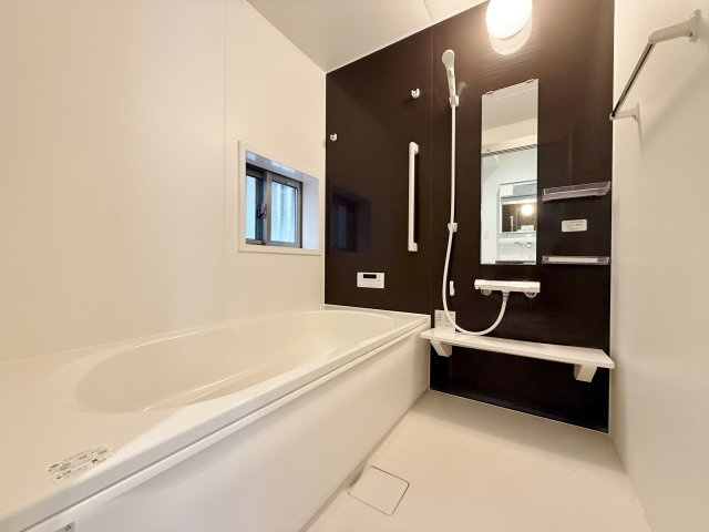 練馬区大泉学園町5丁目の浴室|一坪タイプの浴室は雨の日のお洗濯や寒い冬場の入浴に便利な浴室換気乾燥機付きです