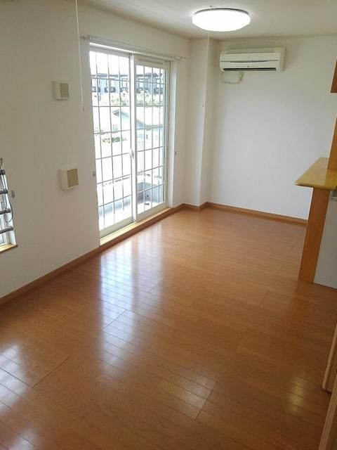 ラ・メゾン若草の居間・リビング