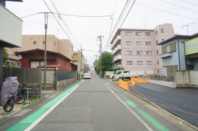 代田１　土地の前面道路含む現地写真|南側公道　幅員約6.0m　間口約14.9m
西側公道　幅員約3.8m　間口約5.4m