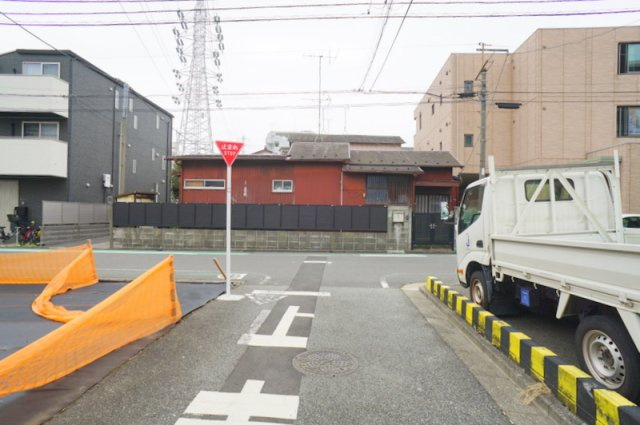 代田１　土地の前面道路含む現地写真|南側公道　幅員約6.0m　間口約14.9m
西側公道　幅員約3.8m　間口約5.4m