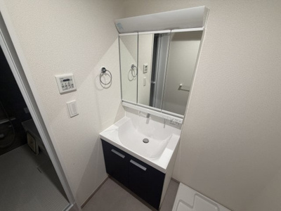 【独立洗面台】 | YAMABUKI | 独立洗面台、小物を置くことができて便利です