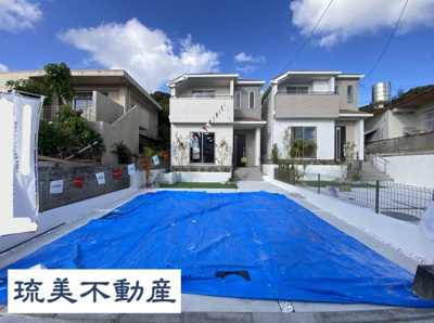 【外観】 | 南風原町津嘉山Ⅱ（全2棟）ラストA号棟 | A号棟　並列駐車2台完備♪