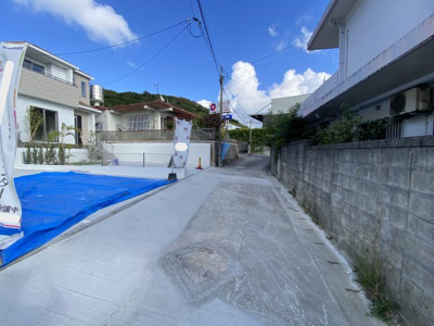 【前面道路含む現地写真】 | 南風原町津嘉山Ⅱ（全2棟）ラストA号棟 | ※南西側公道3.9m♪