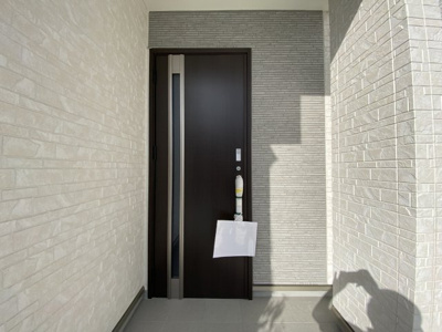 【玄関】 | 南風原町津嘉山Ⅱ（全2棟）ラストA号棟 | A号棟　スマートキー付き♪