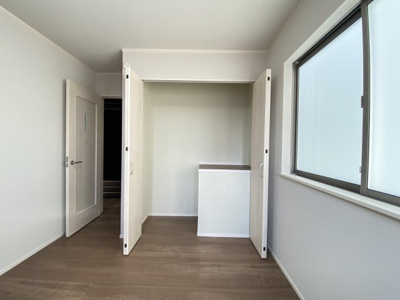 【収納】 | 南風原町津嘉山Ⅱ（全2棟）ラストA号棟 | A号棟　洋室5.25帖＋収納付き♪