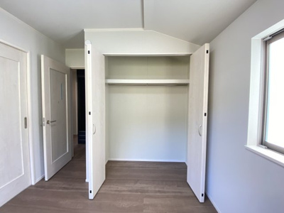 【収納】 | 南風原町津嘉山Ⅱ（全2棟）ラストA号棟 | A号棟　洋室4.5帖＋CL付き♪（2部屋×間仕切りドア付き）