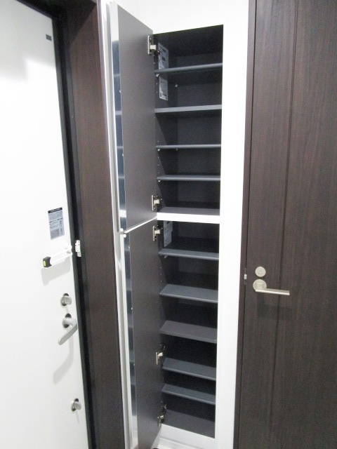 Ｇｒｏｔｔａ　ｂｌu　Ｋｏｍａｇｏｍｅの収納|シューズボックス。