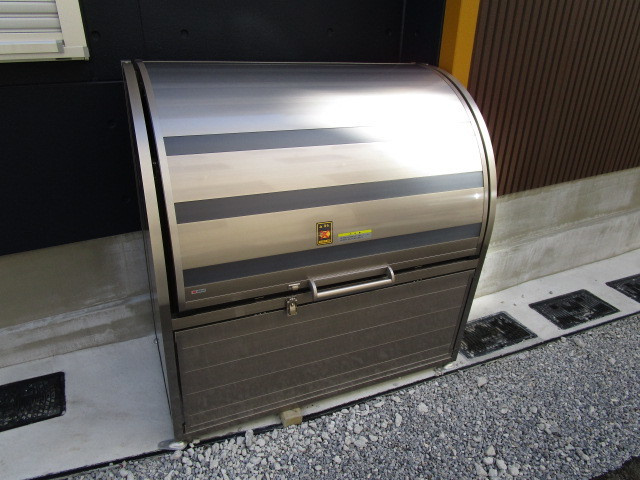 Ｇｒｏｔｔａ　ｂｌu　Ｋｏｍａｇｏｍｅのその他共用部分|敷地内ごみ置き場。