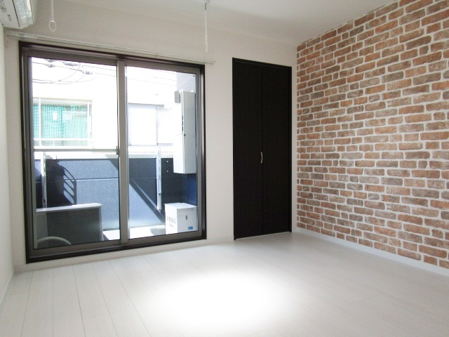 Ｇｒｏｔｔａ　ｂｌu　Ｋｏｍａｇｏｍｅの居間・リビング|アクセントクロス採用の居室です。