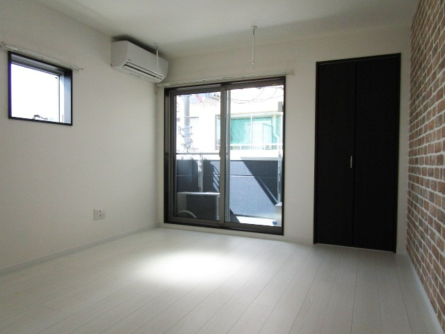 Ｇｒｏｔｔａ　ｂｌu　Ｋｏｍａｇｏｍｅの洋室|アクセントクロス採用の居室です。