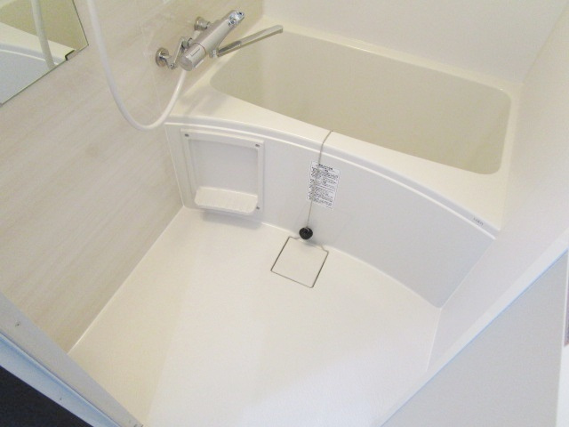 Ｇｒｏｔｔａ　ｂｌu　Ｋｏｍａｇｏｍｅの浴室|清潔感のあるバスルームです。