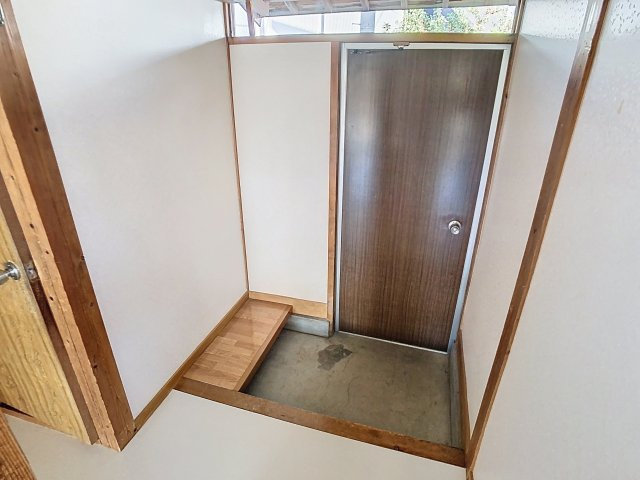 小白川町4丁目戸建ての玄関