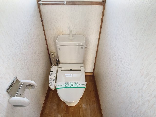 小白川町4丁目戸建てのトイレ