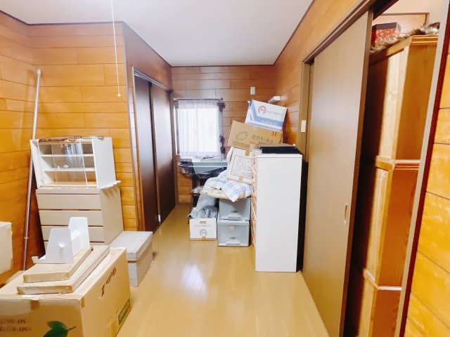 【中古戸建】高崎市中尾町の洋室|■2階洋室｜ナチュラルカラーの床です。模様替えなどとても楽しく工夫できます♪陽当たり、風通しもとても良いので毎日快適な生活スタートです！子供部屋にも良いですね♪