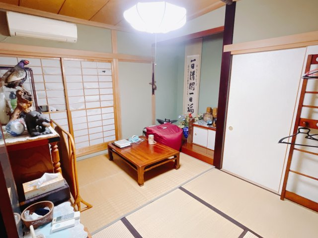 【中古戸建】高崎市中尾町の和室|■2階和室｜おじいちゃんやおばあちゃんが遊びに来たときにゆったりとくつろげるスペースがあると喜んでくれますよね♪