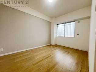 リラックスできるプライベート空間で、快適な睡眠をサポート。個人の好みに合わせたインテリアや寝具で心地良さを追求。プライベートな時間を過ごし、リフレッシュする場所におすすめです。