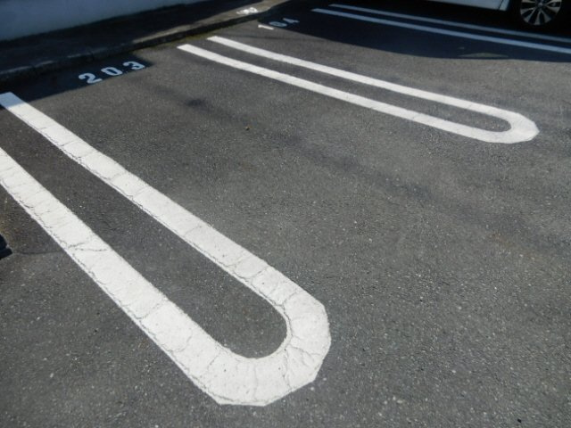 クラール雅の駐車場