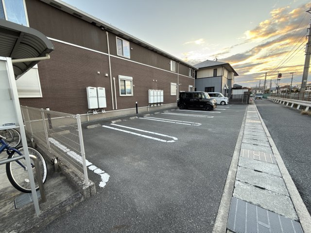 ハピネスⅡの駐車場